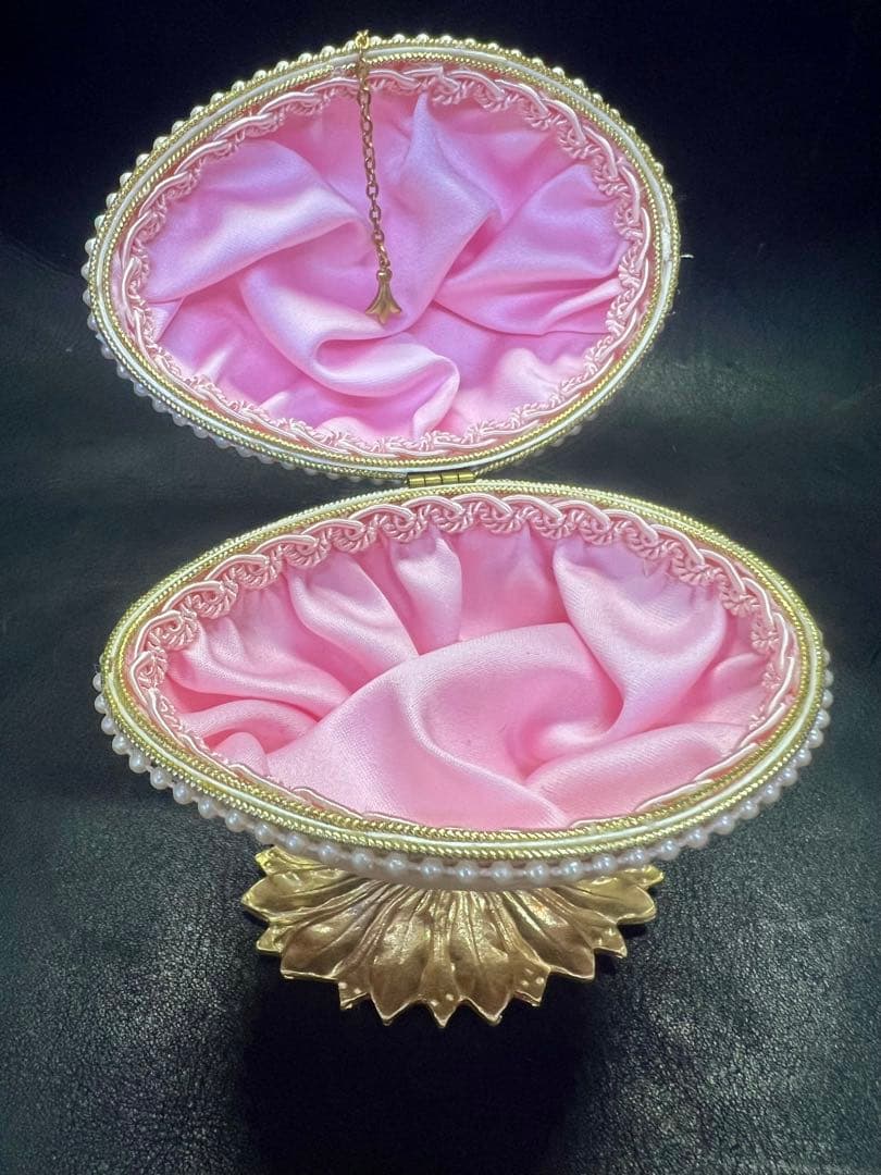 花模様の陶器製卵型ボックス