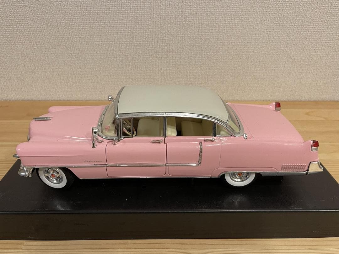 エルビスプレスリー1955年型ピンクキャデラックを忠実に再現したＭＲＣ製1/18