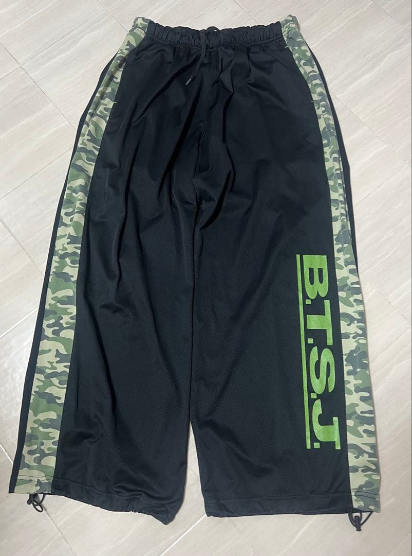 p*i様 B.T.S.J レスミルズ 迷彩ロンパン