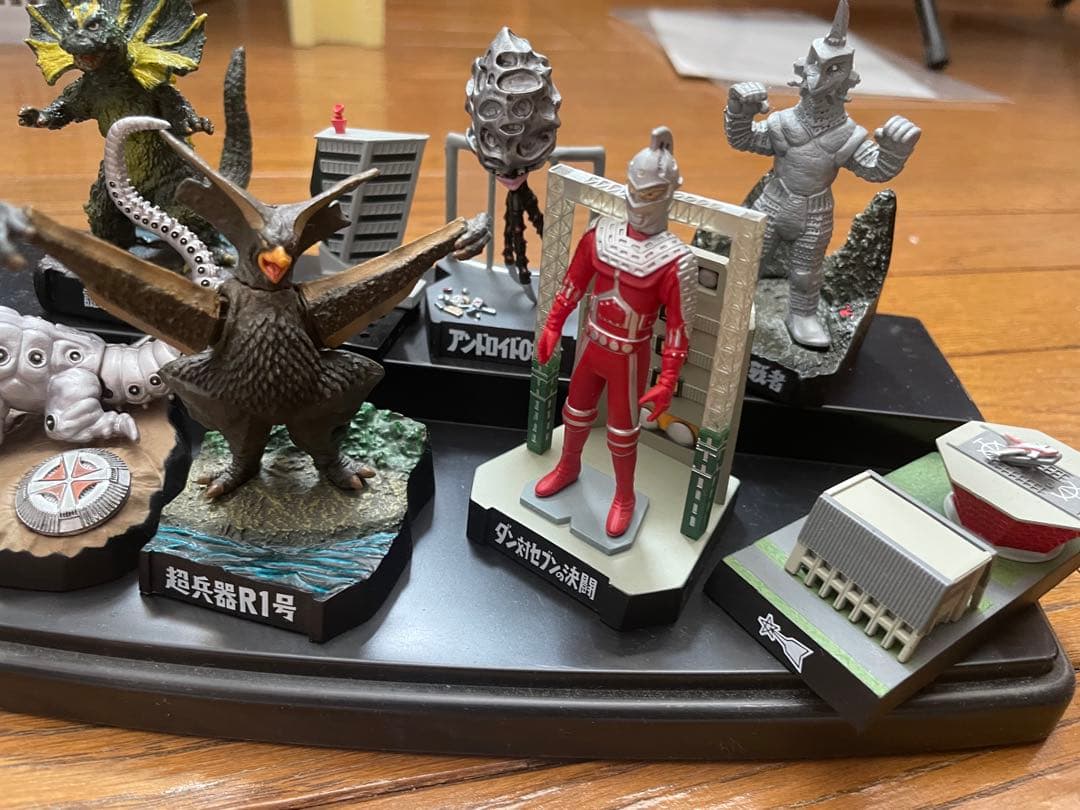 ウルトラマン　怪獣名鑑他　特撮フィギュアセット