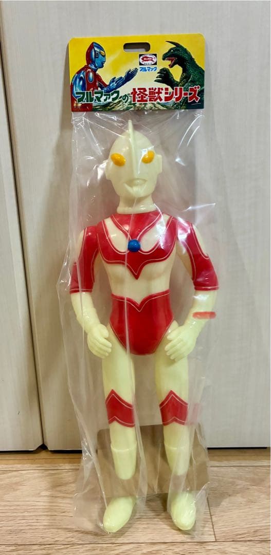 新品 ブルマァク ジャイアント 帰ってきたウルトラマン 蓄光 限定 ソフビ