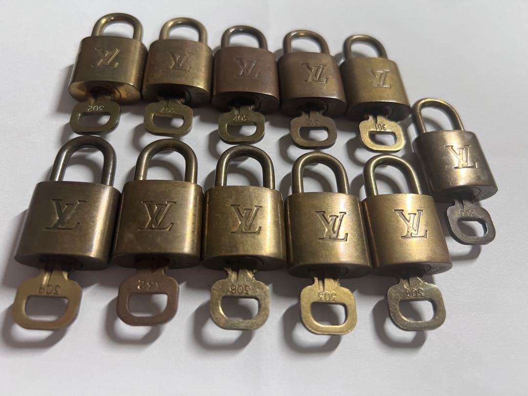 LVルイヴィトン南京錠カデナと鍵11点セット