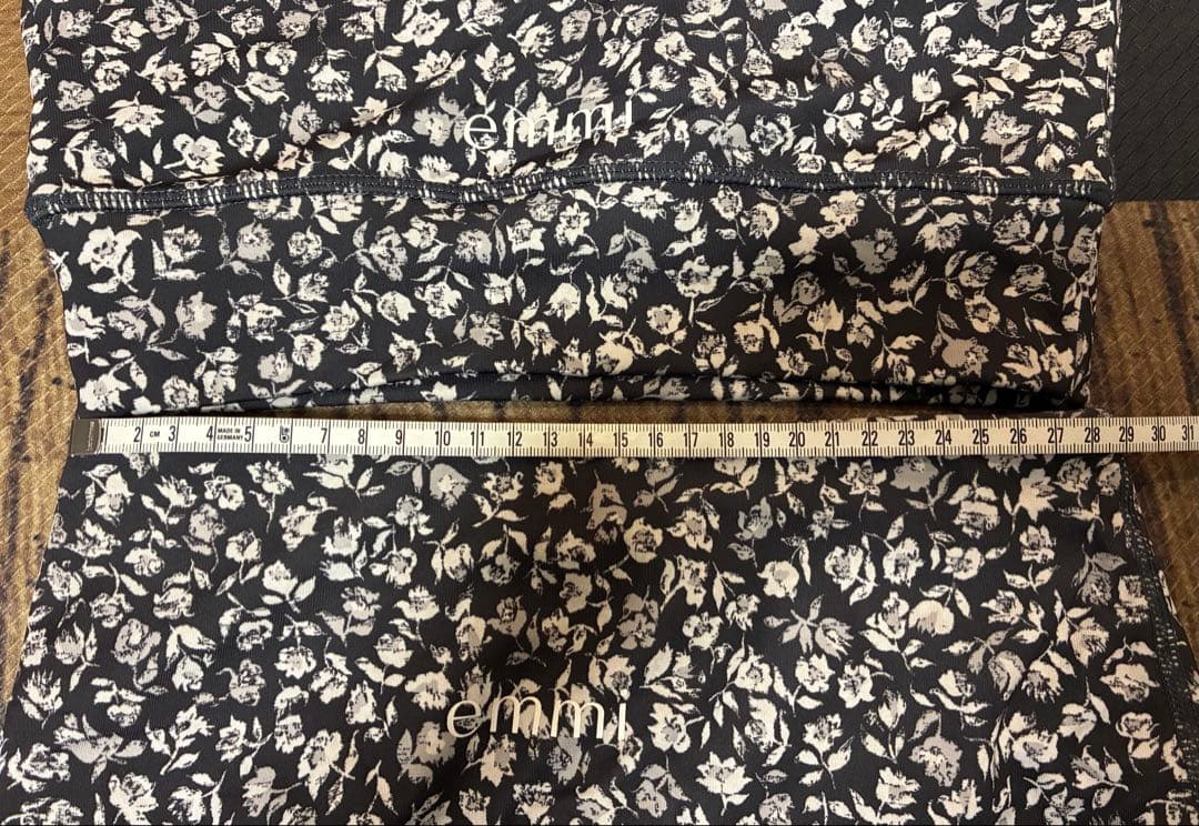 極美　emmi yoga エミヨガ　ヨガウェア　ブラック　花柄　バラ？　S