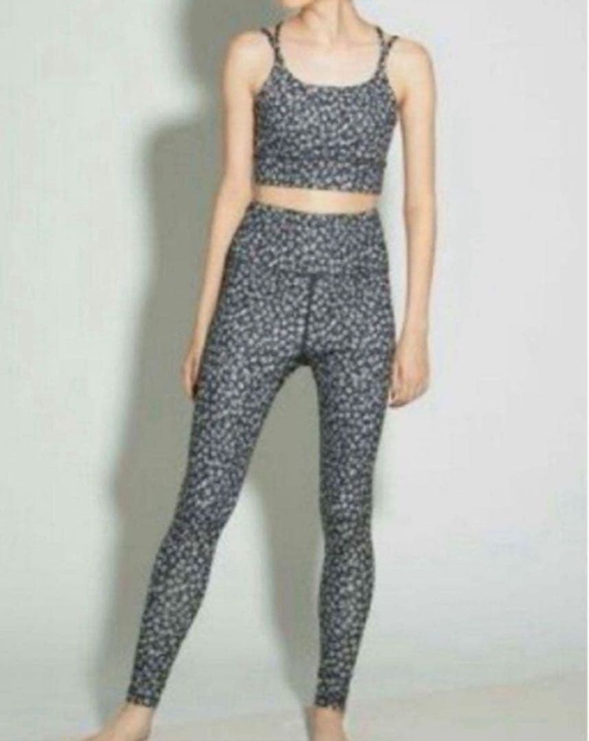 極美　emmi yoga エミヨガ　ヨガウェア　ブラック　花柄　バラ？　S