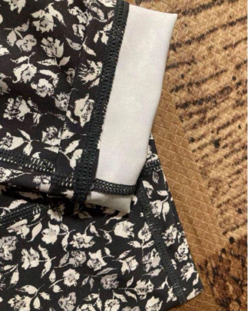 極美　emmi yoga エミヨガ　ヨガウェア　ブラック　花柄　バラ？　S