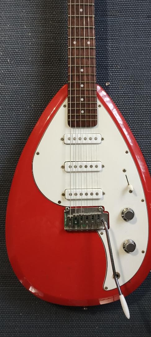 古着屋ポエジー　VOX ティアドロップ型 ボディギター