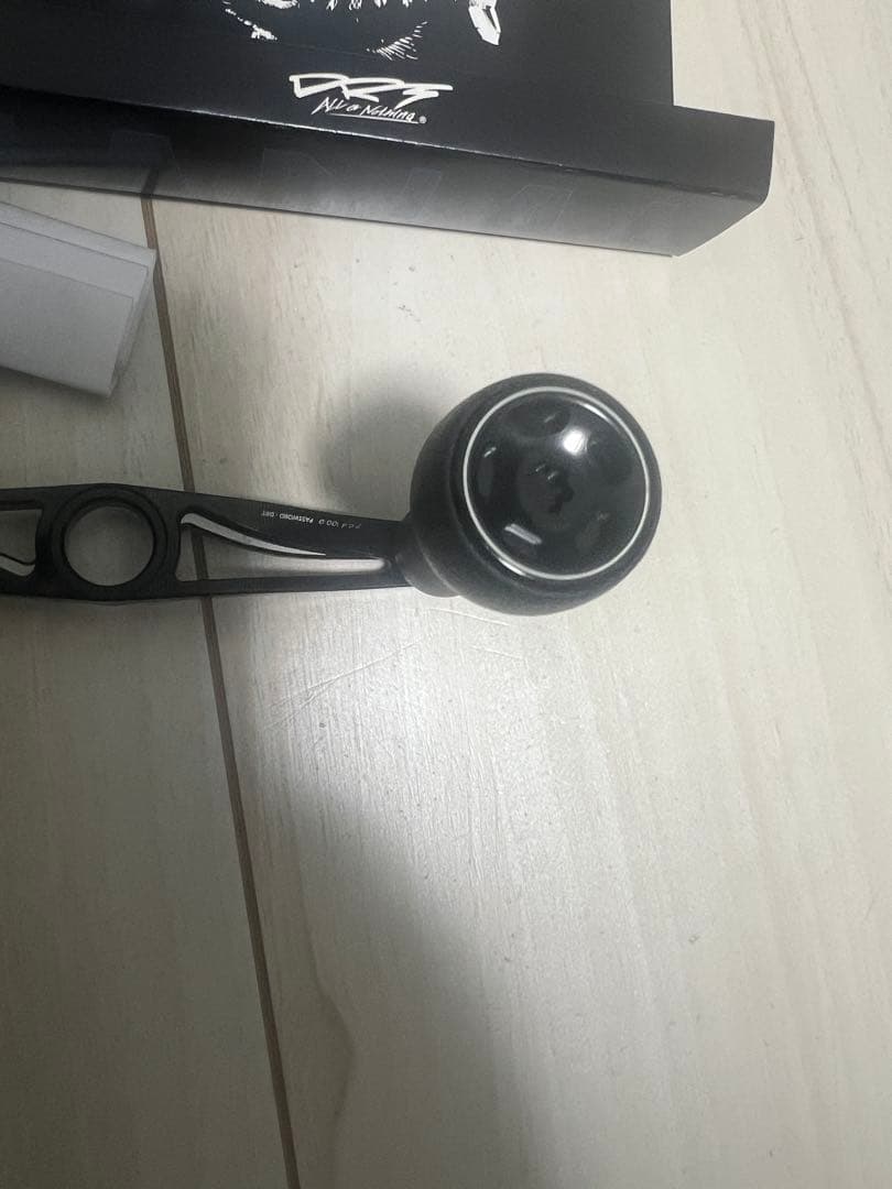 バリアル100 ブラック　ダイワABU左巻きナット付き