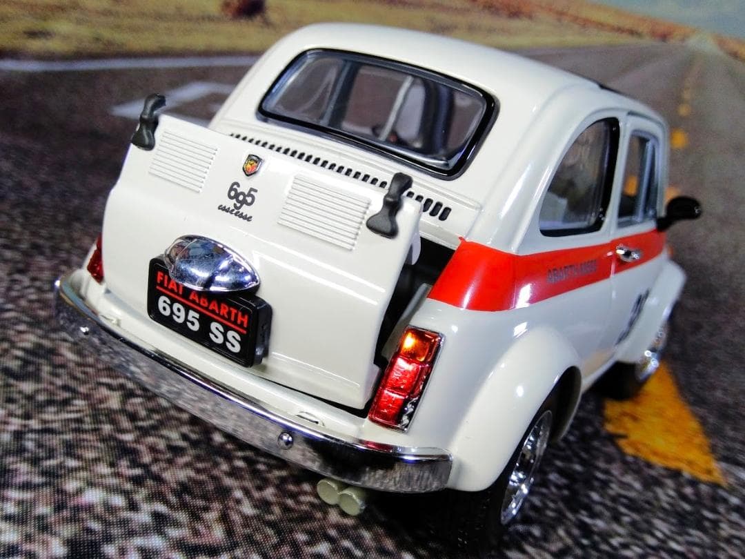 1/18 ロードシグネチャー 1963 フィアット アバルト 695SS