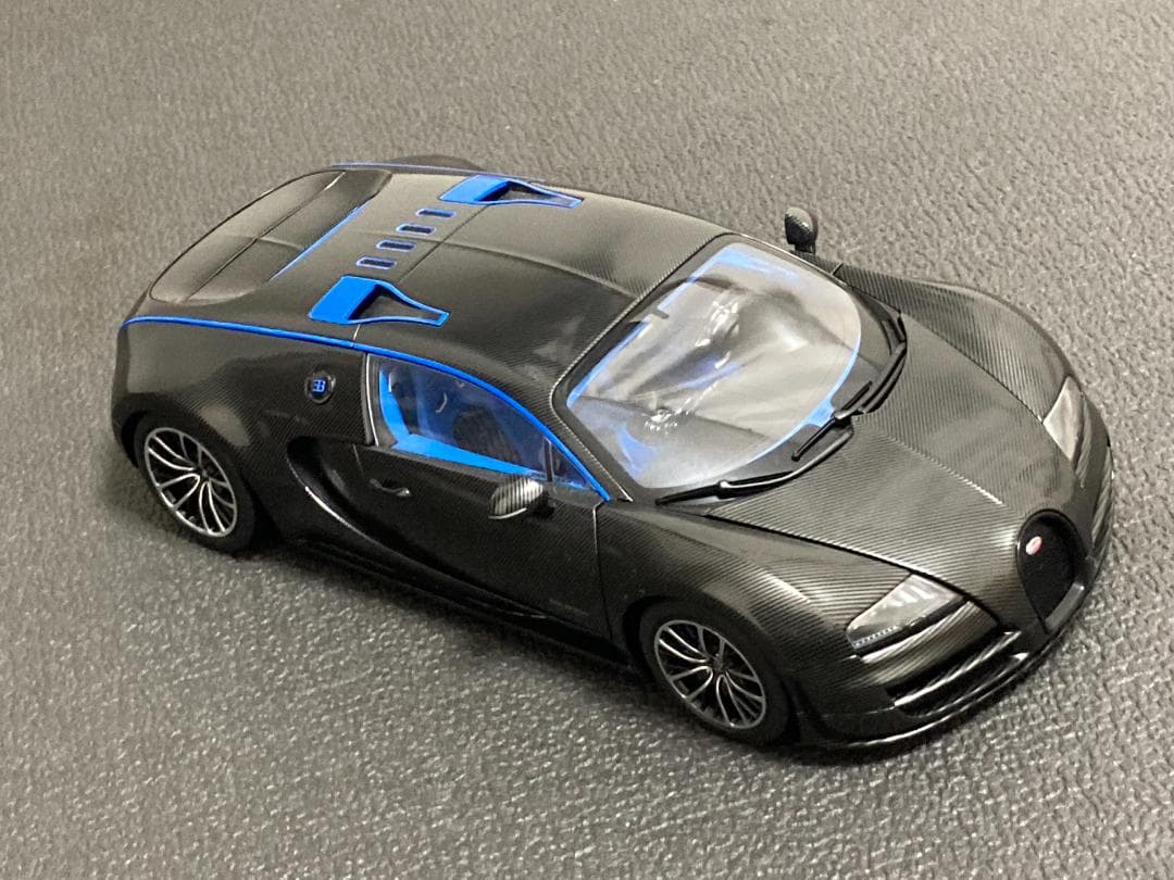 1/18 オートアート ブガッティ ヴェイロン スーパースポーツ カーボン