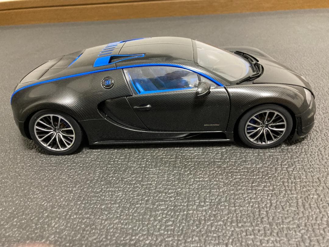 1/18 オートアート ブガッティ ヴェイロン スーパースポーツ カーボン