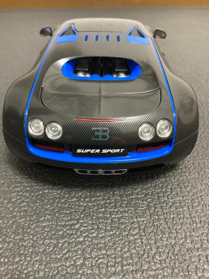 1/18 オートアート ブガッティ ヴェイロン スーパースポーツ カーボン