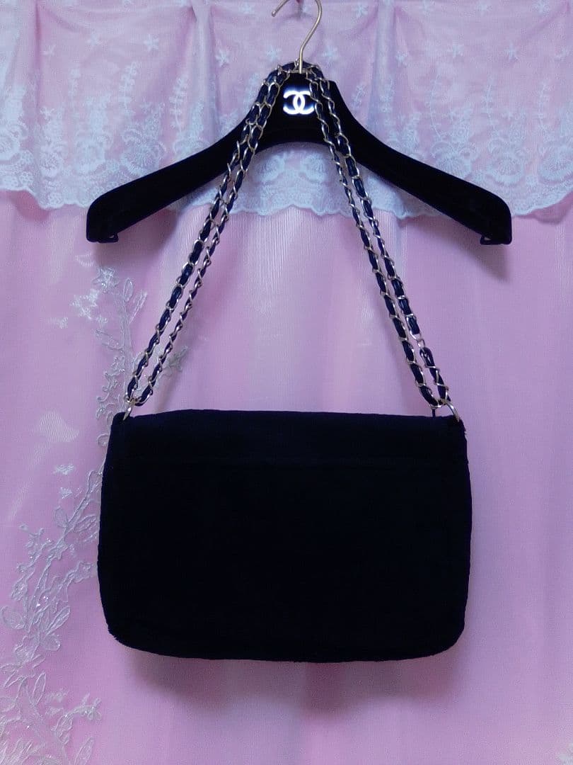 CHANEL ノベルティブラックショルダーバッグ ブラックロゴ付き