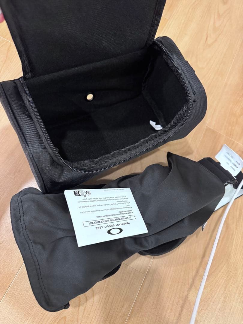 新品 OAKLEY ゴーグル ケース付 スキー スノボー