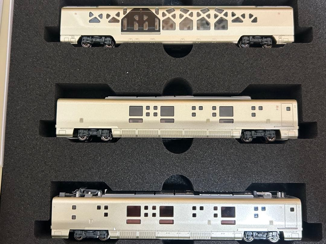 鉄道模型　Nゲージ　KATO 10-1447 E001形　四季島