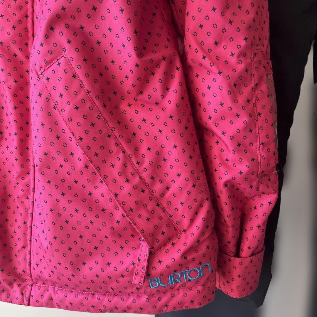 BURTON試着のみ使用スノーウエア上下セットほぼ新品自宅保管ピンク×ブラックＳ
