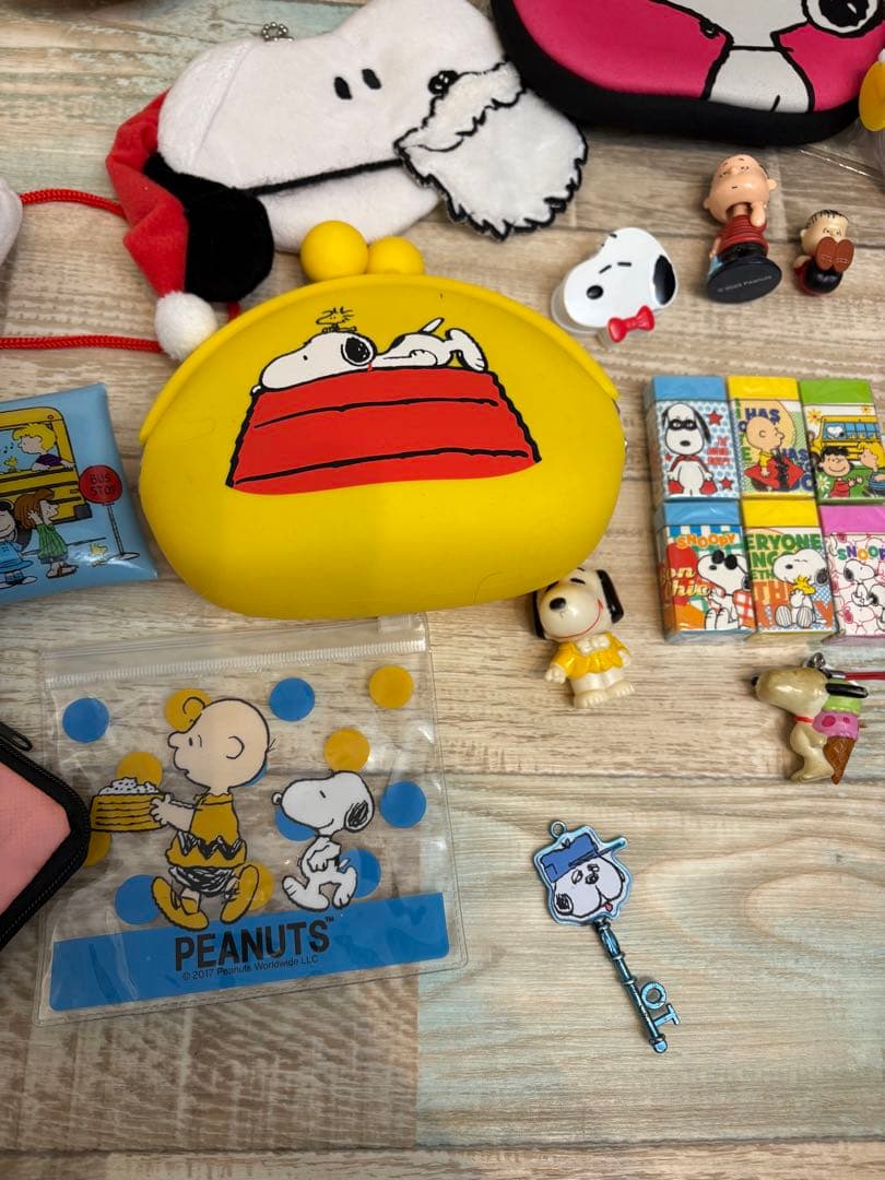 スヌーピー　peanuts ぬいぐるみ　ポーチ　文具　手袋　イヤーマフ　まとめ売