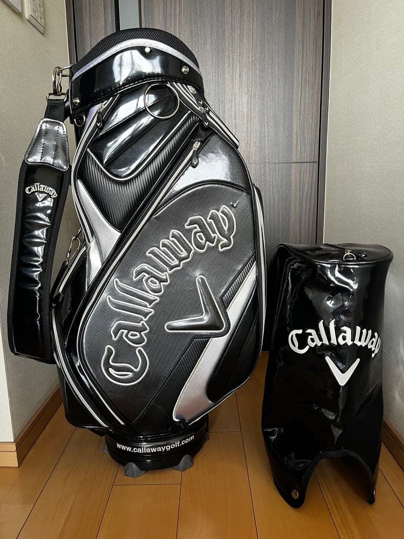 美品キャロウェイ　ド迫力大きめキャディバッグ　エナメル　9型　ブラック×シルバー