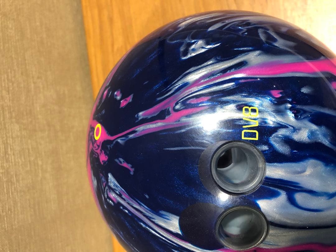 DV8 VIOLENT COLLISION ボウリングボール