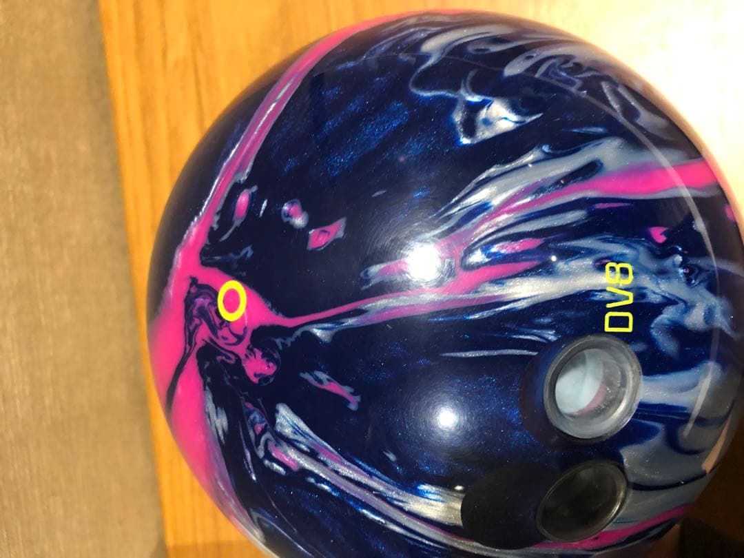 DV8 VIOLENT COLLISION ボウリングボール