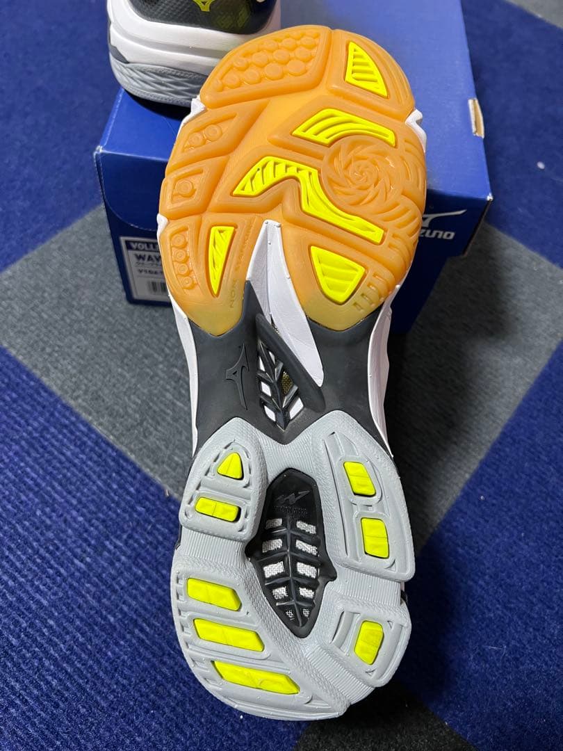 Mizuno バレーボール　シューズ ウェーブライトニングZ3 24.5cm