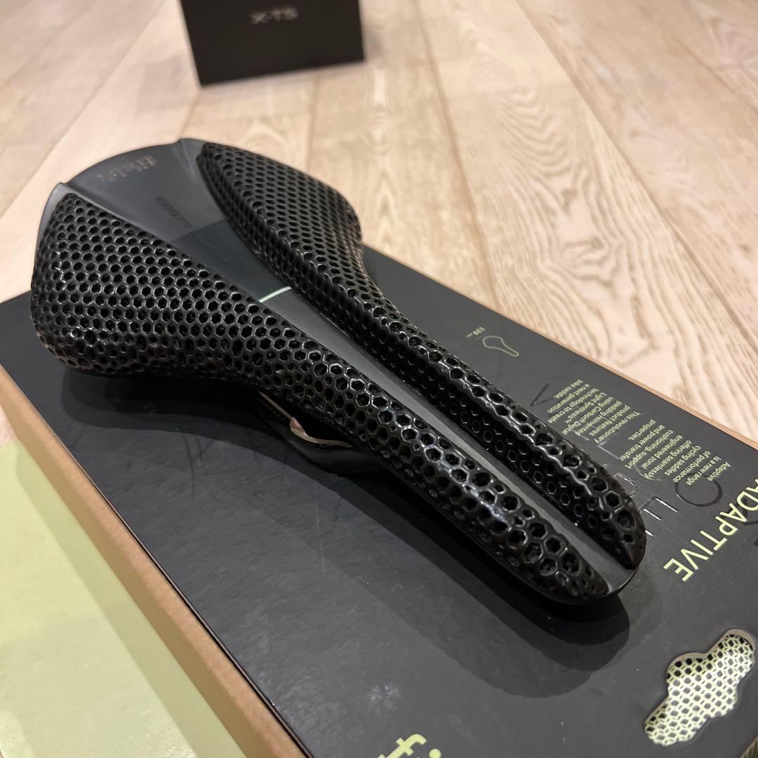 フィジーク　アンタレス　バーサスエボ　00　アダプティブ　〈レギュラー139㎜〉