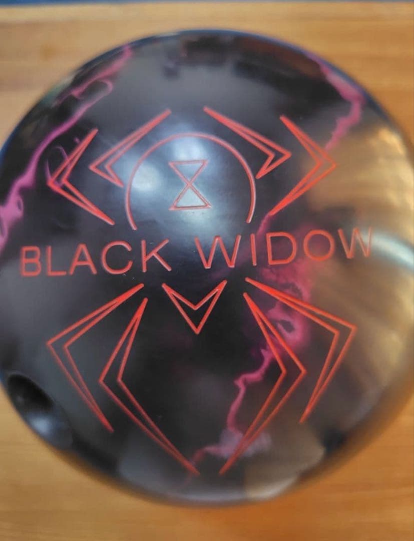 ブラックウィドー　ボウリング