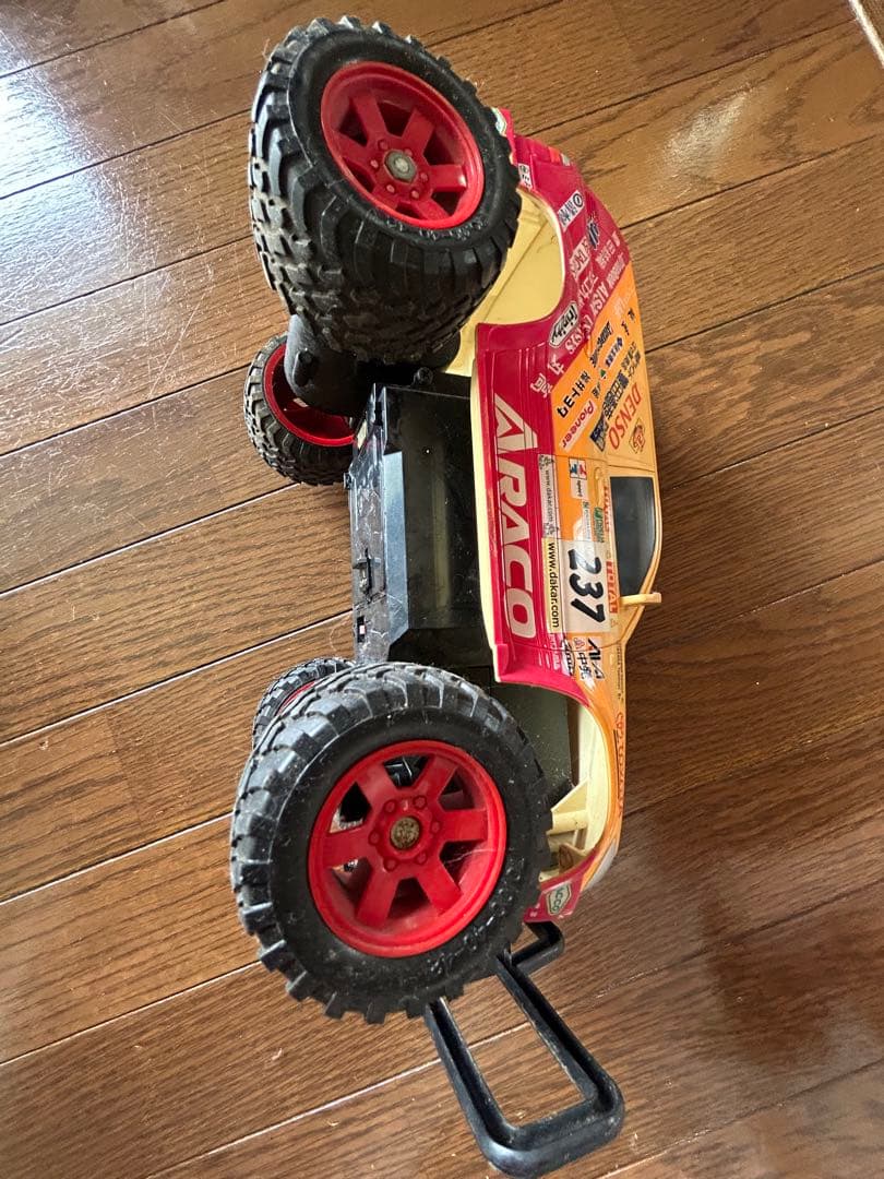 トヨタ　ランドクルーザー１００　ジャンク品　ラジコン　４✖️４　1／１８スケール