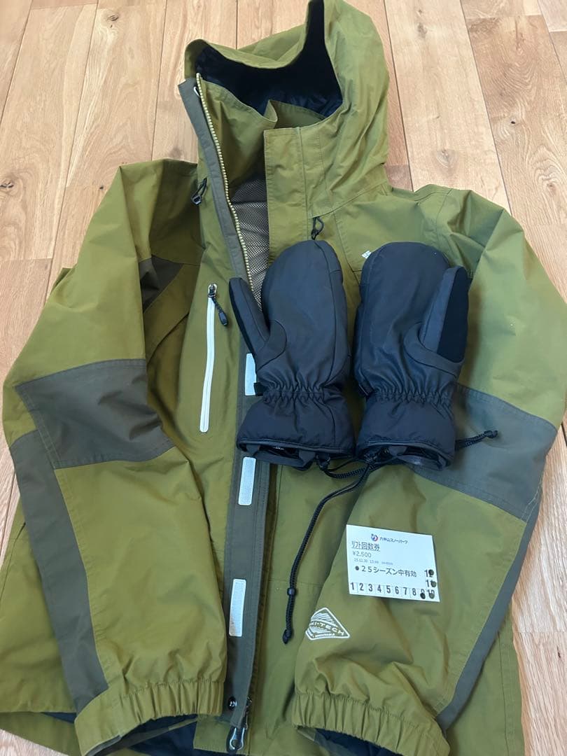 スノボーウェア上、手袋、チケット3点セット