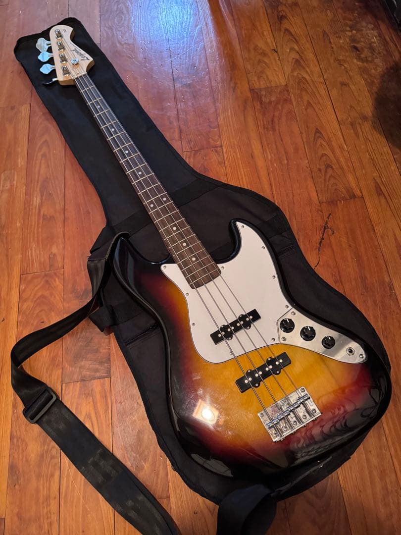 美品　レジェンド　エレキベース サンバースト ストラップ付き