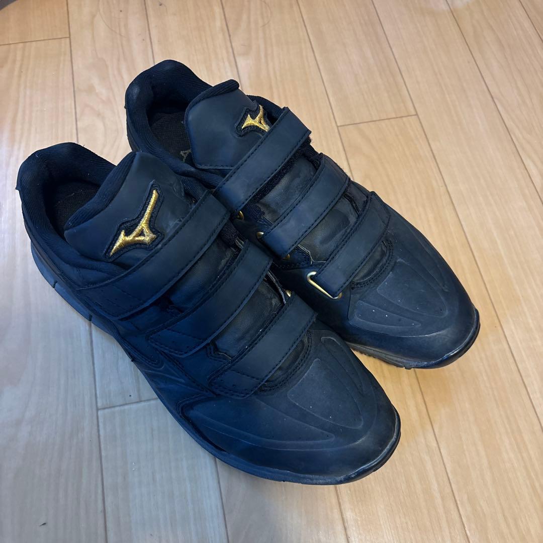 (値下げ済)Mizuno トレーニングシューズ ブラック/ゴールド