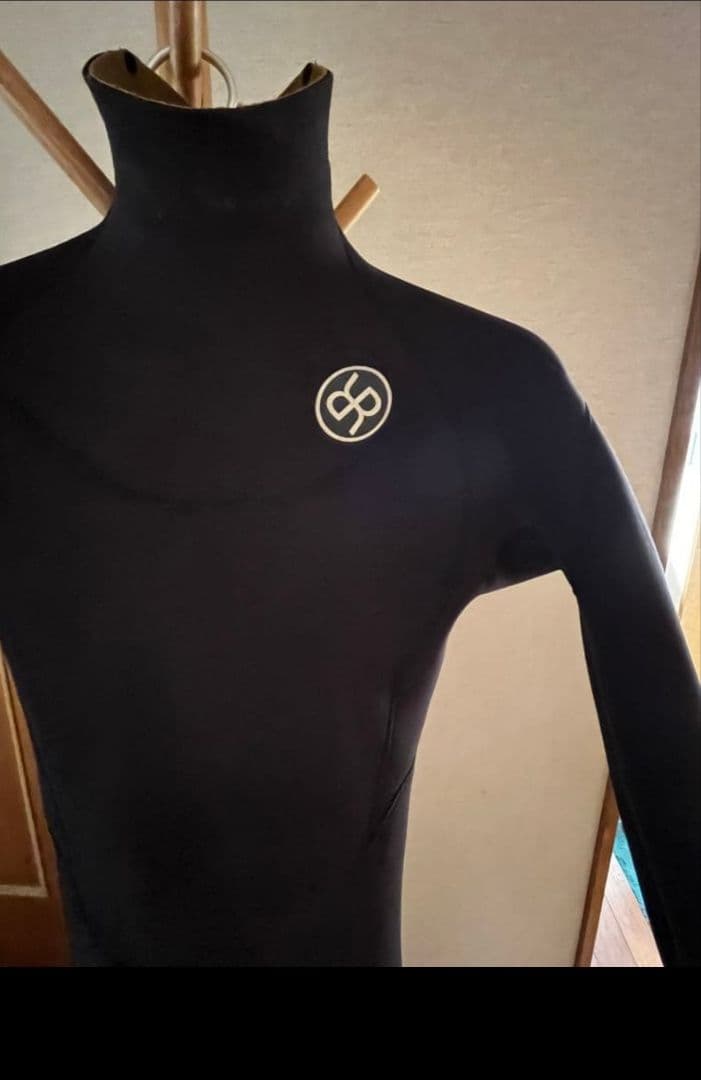 RASH　メンズMサイズ相当　4ミリセミドライスーツ