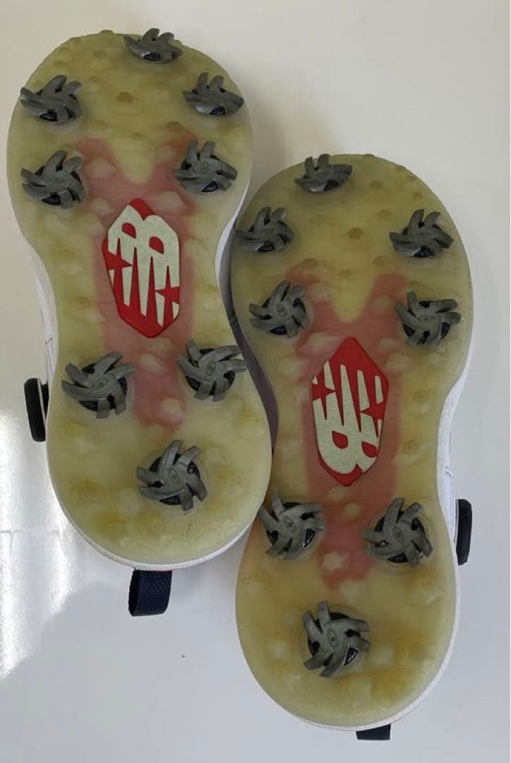 美品♡ ニューバランス　ボアタイプゴルフシューズ　レディサイズ　23.5センチ♪