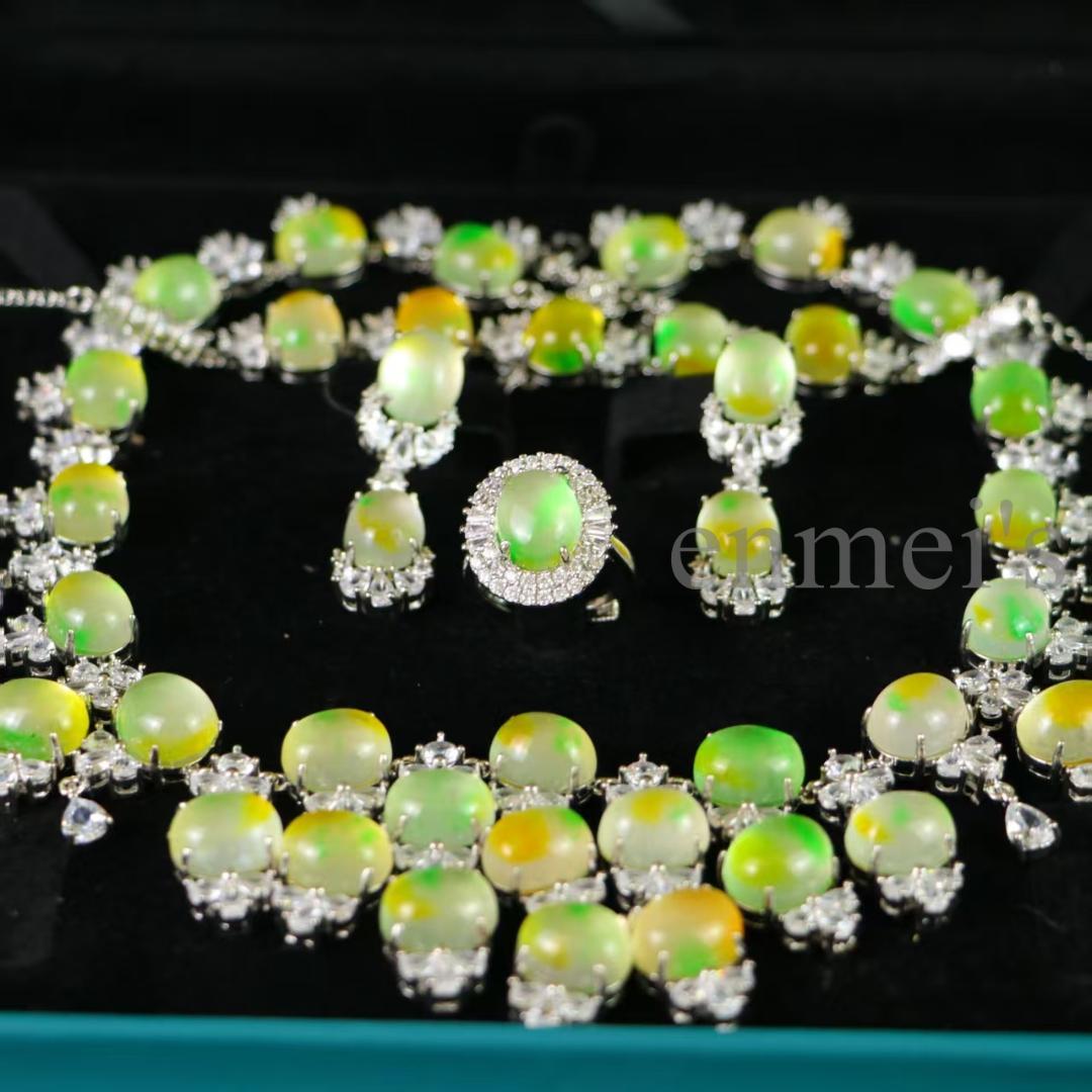 翡翠ジュエリーセット 高氷種 明緑 無傷精工彫り 4点セット 贈答 観賞 天然石