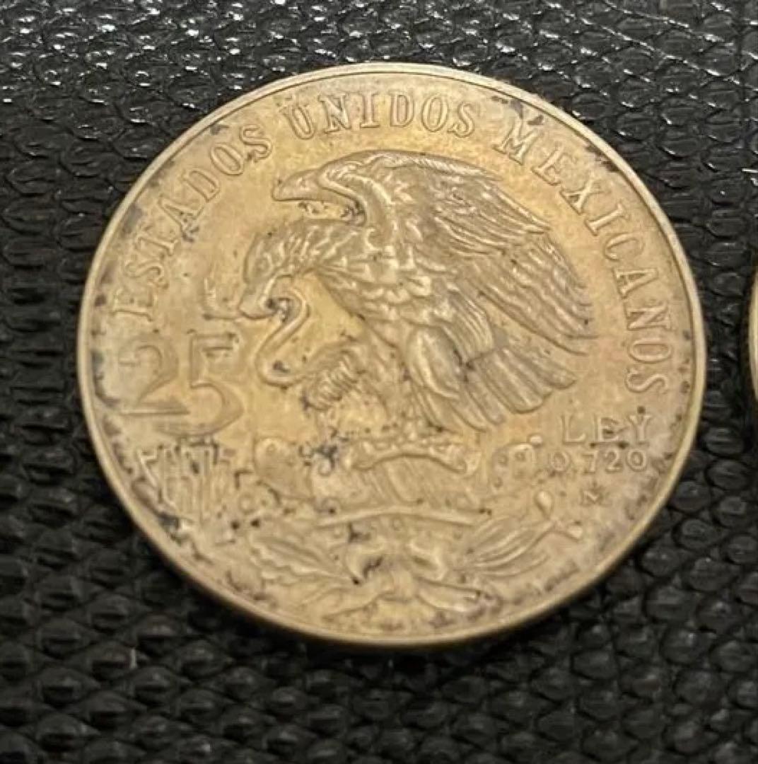 メキシコ .ペルー銀貨　2枚