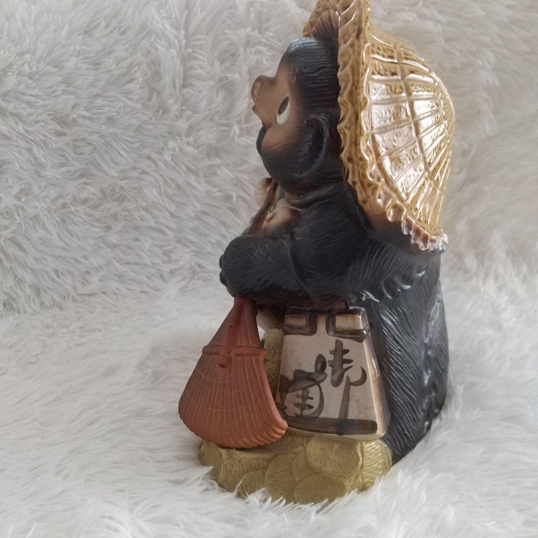 【信楽焼】陶器製 たぬきの置物 意匠登録済 福運を掻き込む 福熊手