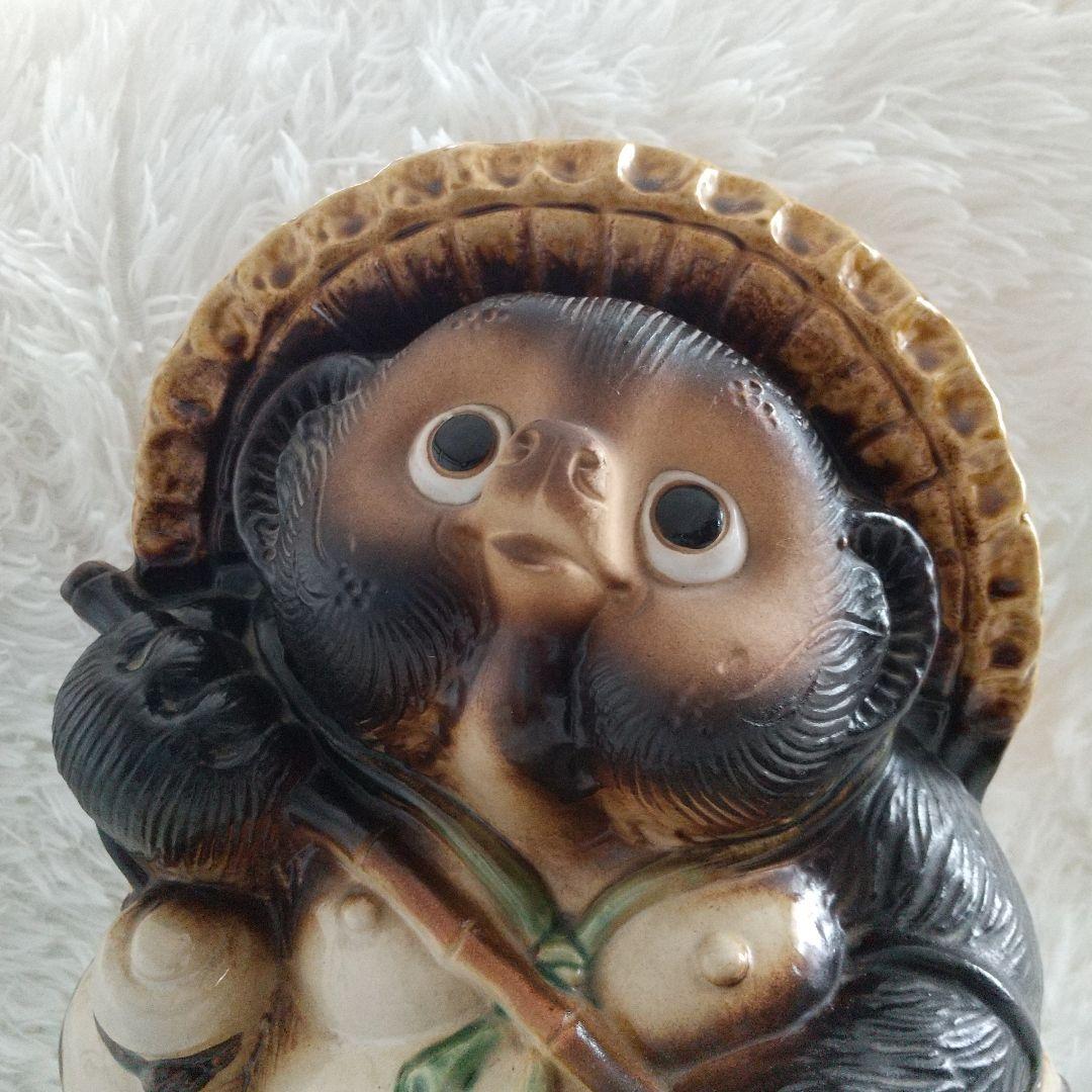 【信楽焼】陶器製 たぬきの置物 意匠登録済 福運を掻き込む 福熊手