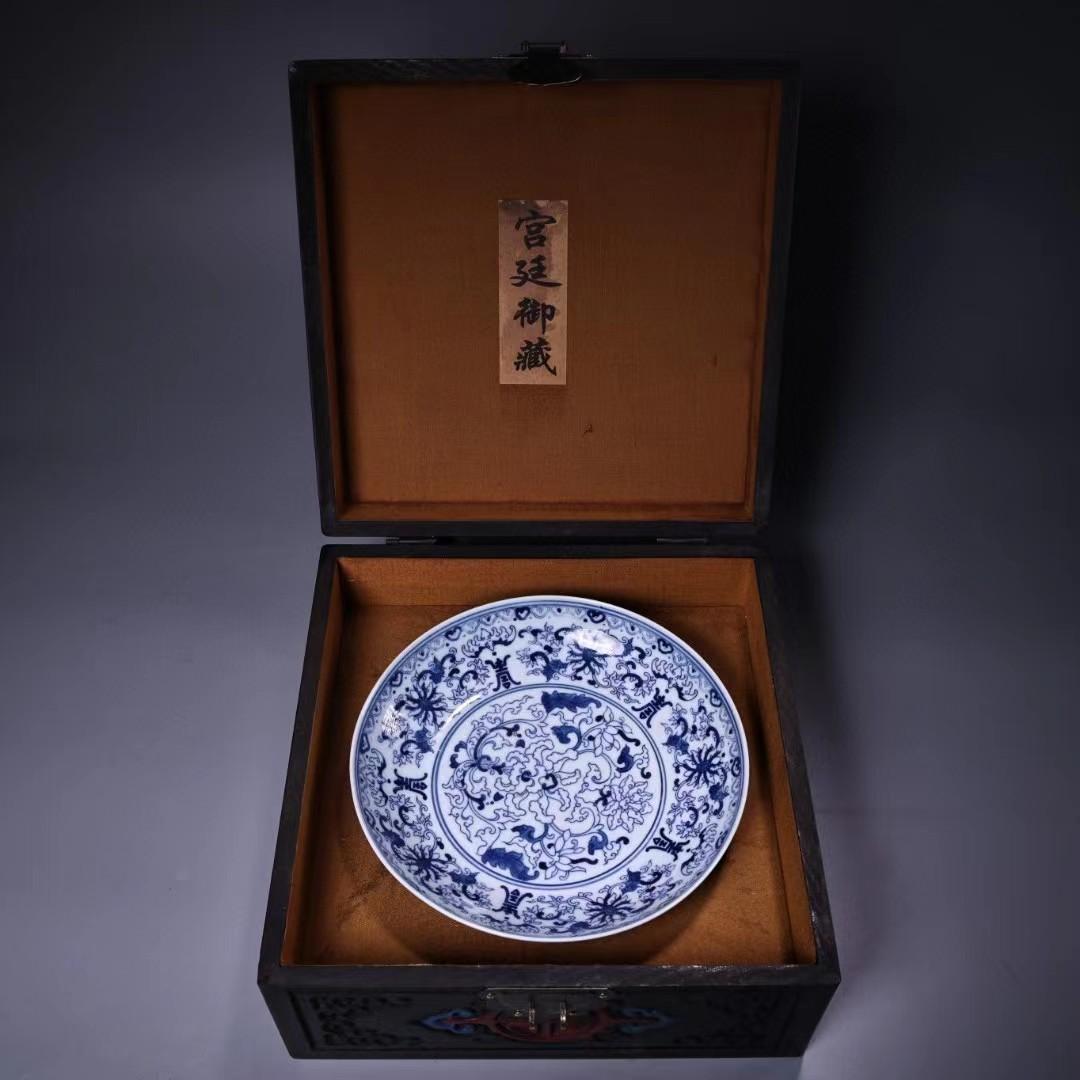 中国古美術・旧蔵磁器・藍釉青花染付皿・純手描き・文房具・置物・観賞皿・古い箱付き