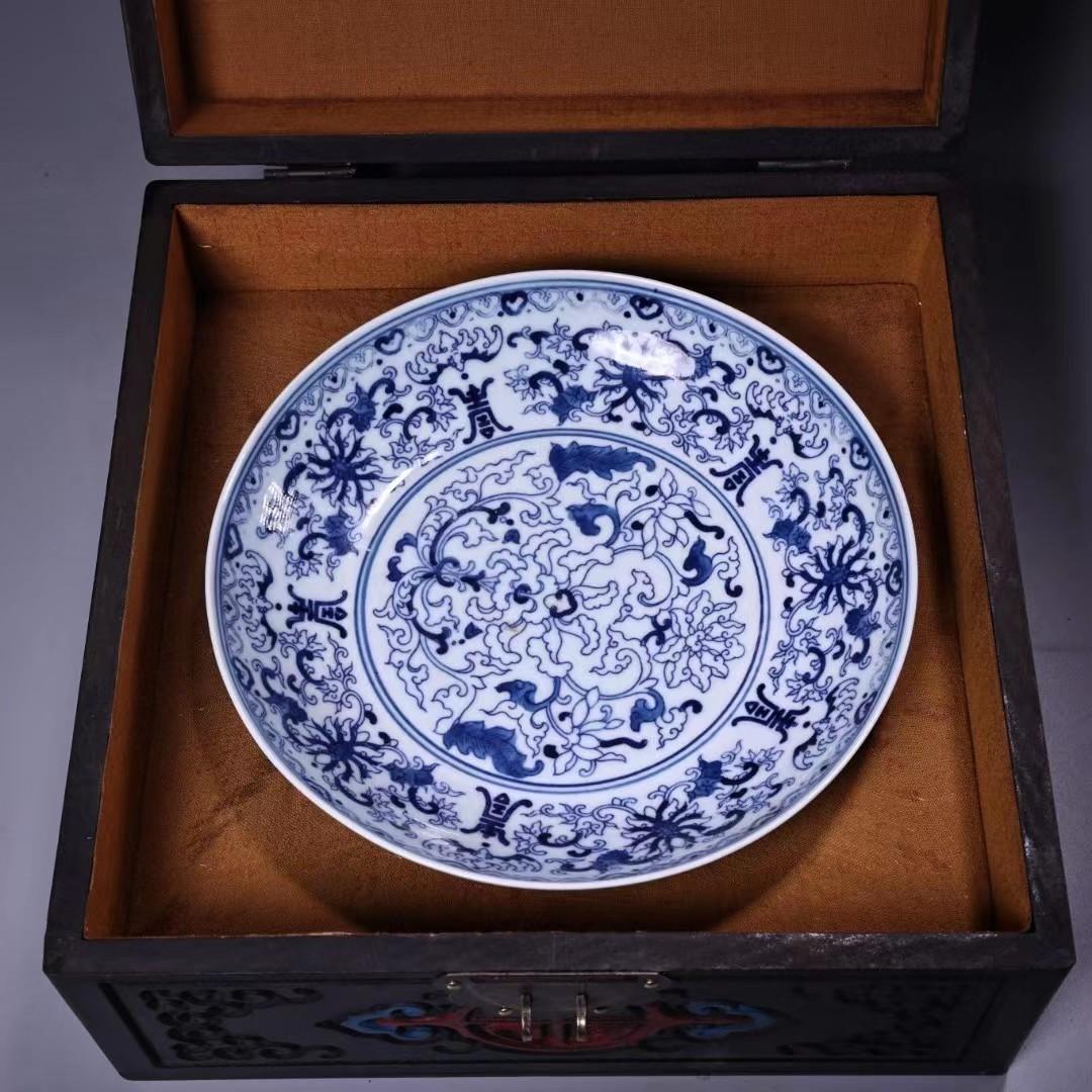 中国古美術・旧蔵磁器・藍釉青花染付皿・純手描き・文房具・置物・観賞皿・古い箱付き