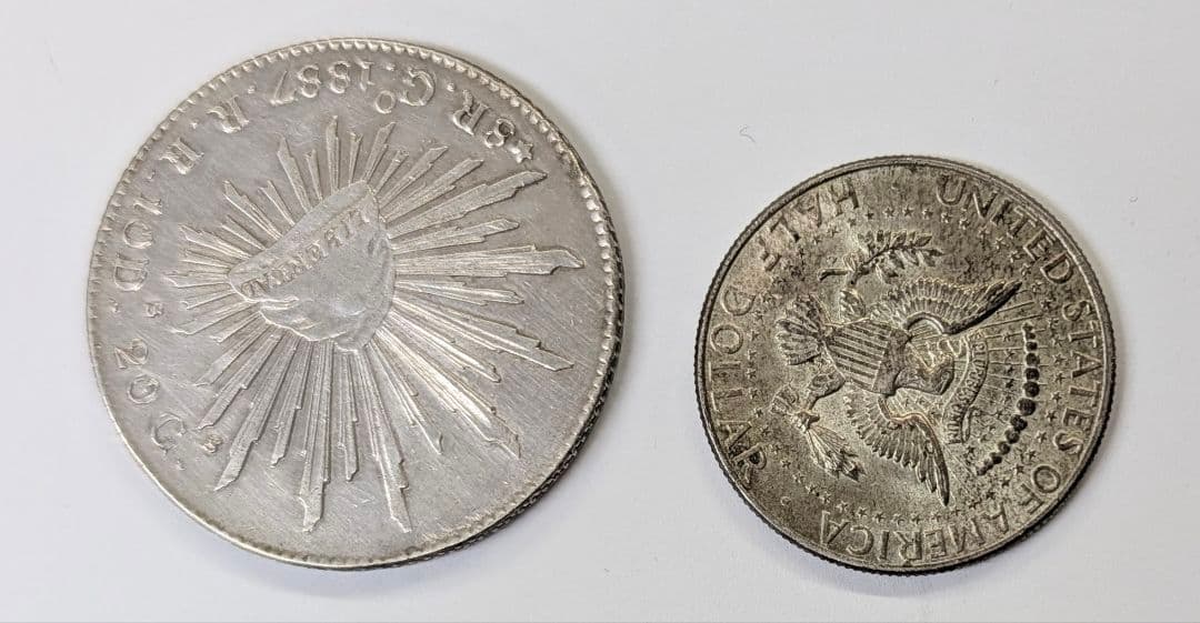 銀貨　メキシコ8レアル1887年　ケネディハーフダラー1964年