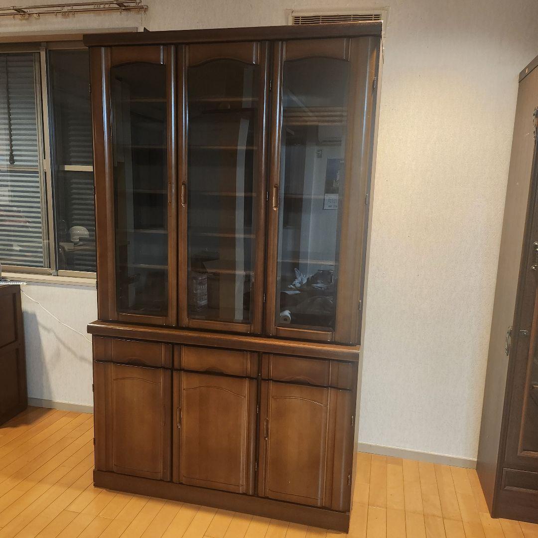 【直接引取】木製ブラウンキャビネット ガラス扉付き