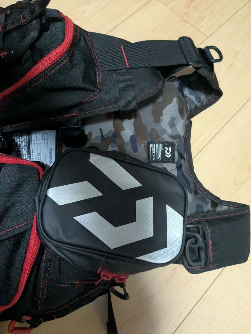 （最終値引き）Daiwa ライフジャケット ブラック/レッド美品!!
