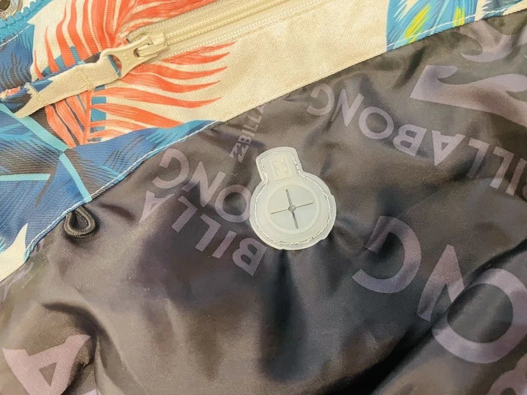 【新品・タグ付】BILLABONGフローラル　スノーウェア　レディース　Mサイズ