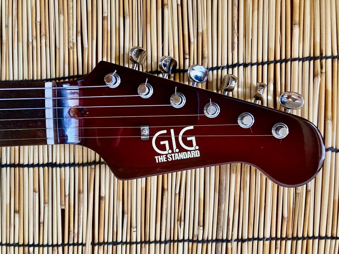 ☆値下決断　珍品美品　モディファイして新機能満載　G.I.G ストラトキャスター