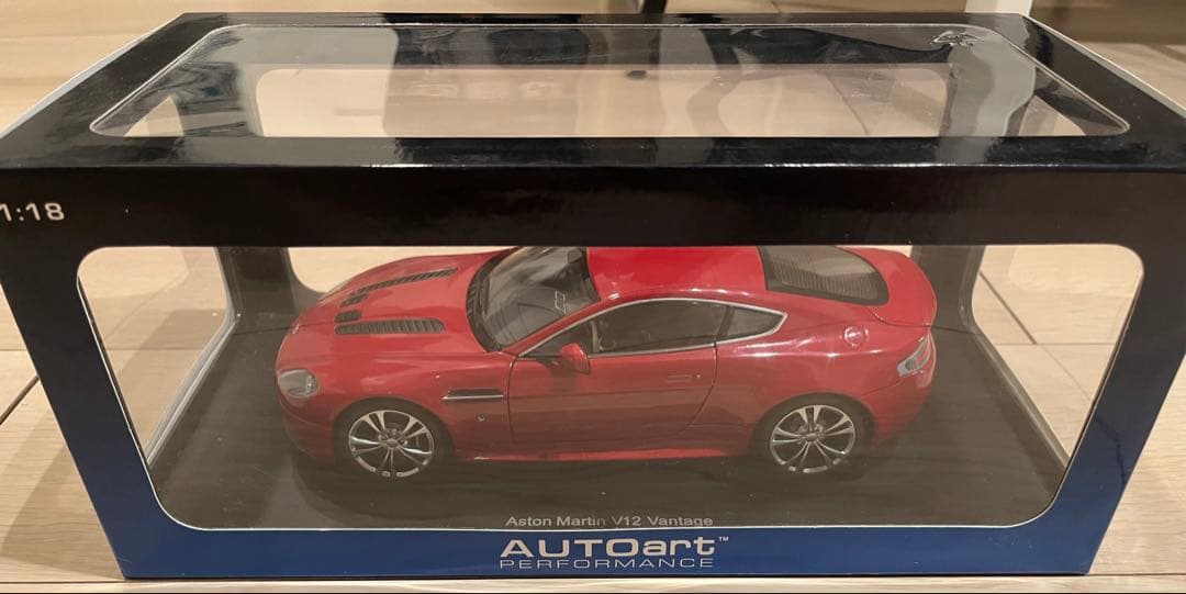 ミニカー AUTOart Aston Martin V12 Vantage 1:18