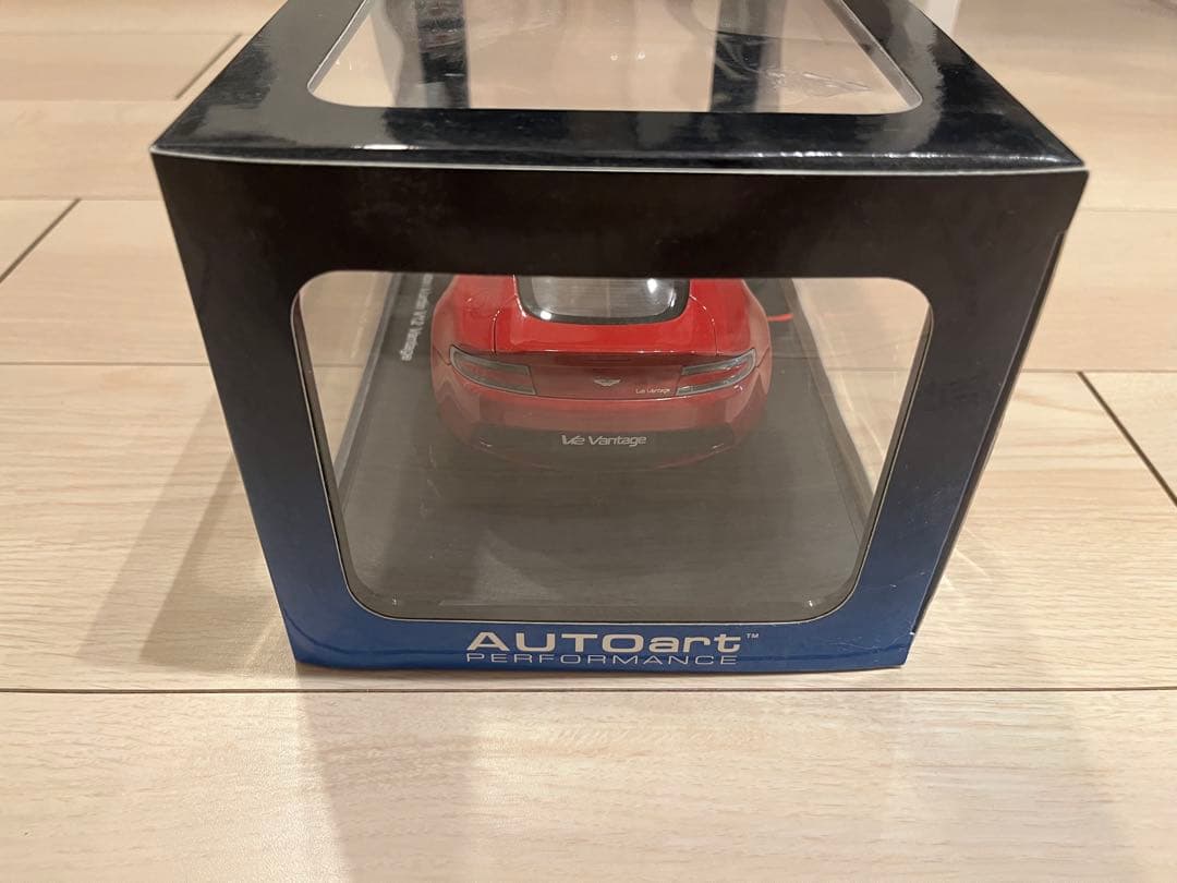 ミニカー AUTOart Aston Martin V12 Vantage 1:18