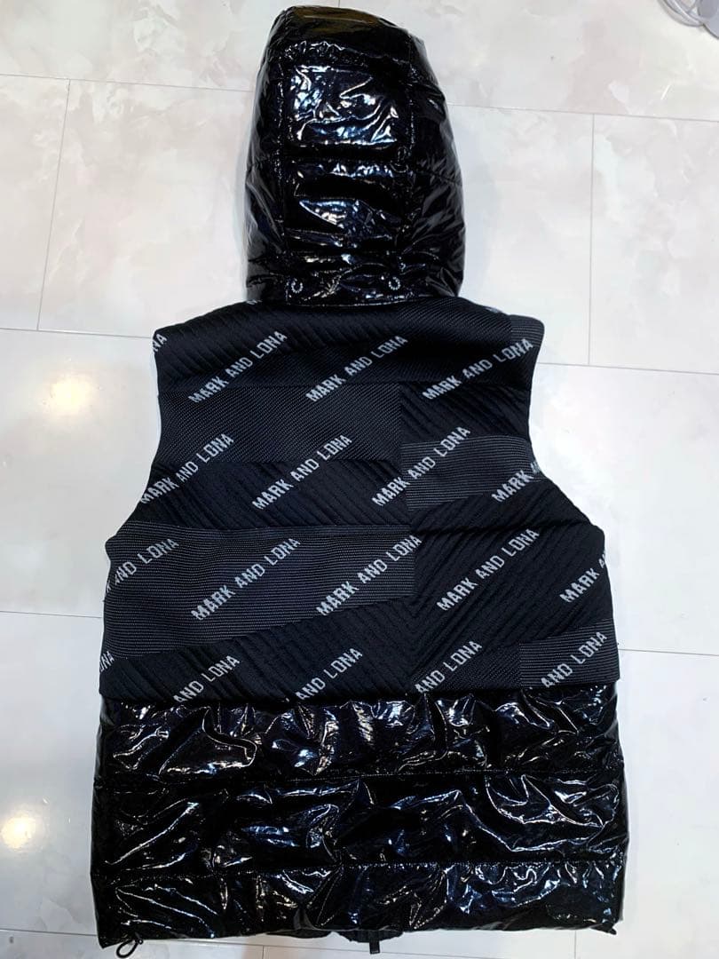 国内正規品　良品　完売　マークアンドロナ　MARK&LONA ダウン　ベスト