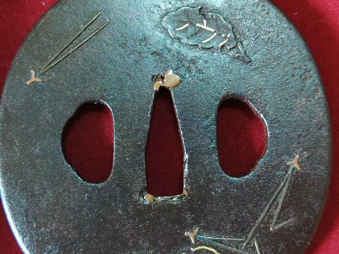 日本刀の鍔　松葉・柏・雁・景石図　大鍔、刀装具、鐔、つば、かわいい、責金入、象嵌