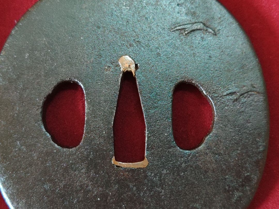 日本刀の鍔　松葉・柏・雁・景石図　大鍔、刀装具、鐔、つば、かわいい、責金入、象嵌