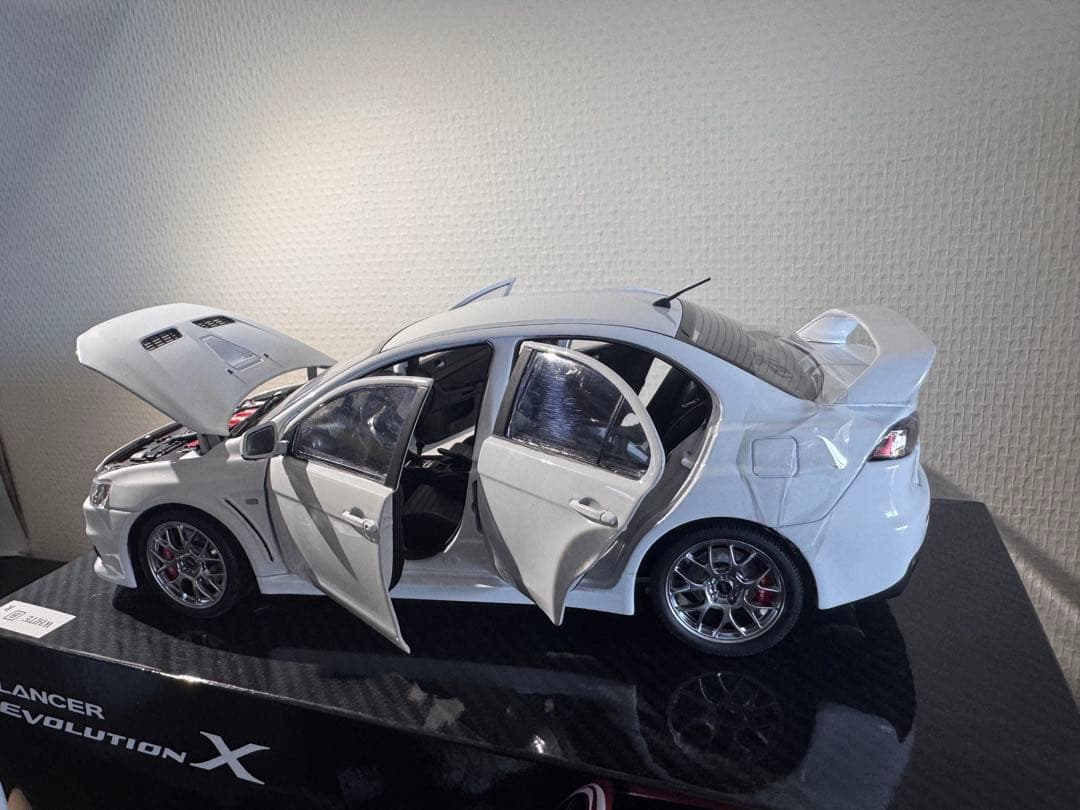 ランエボX 1/18スケール ホワイト