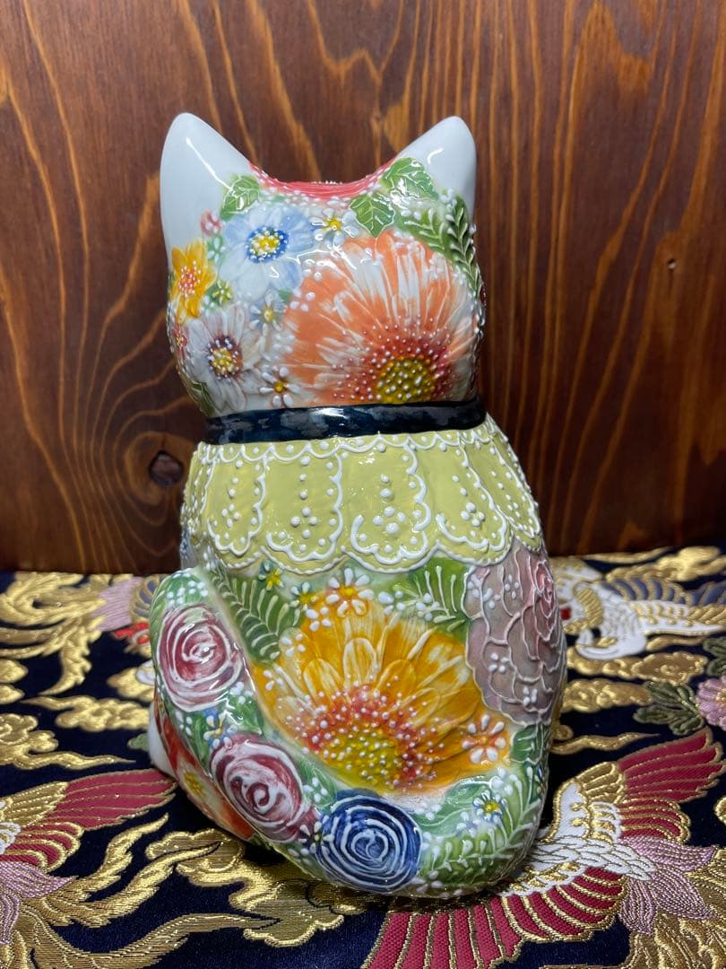 【願いが叶う】九谷焼 タッチ猫 下野邦子作 イッチン 華盛り 作家 招き猫 限定